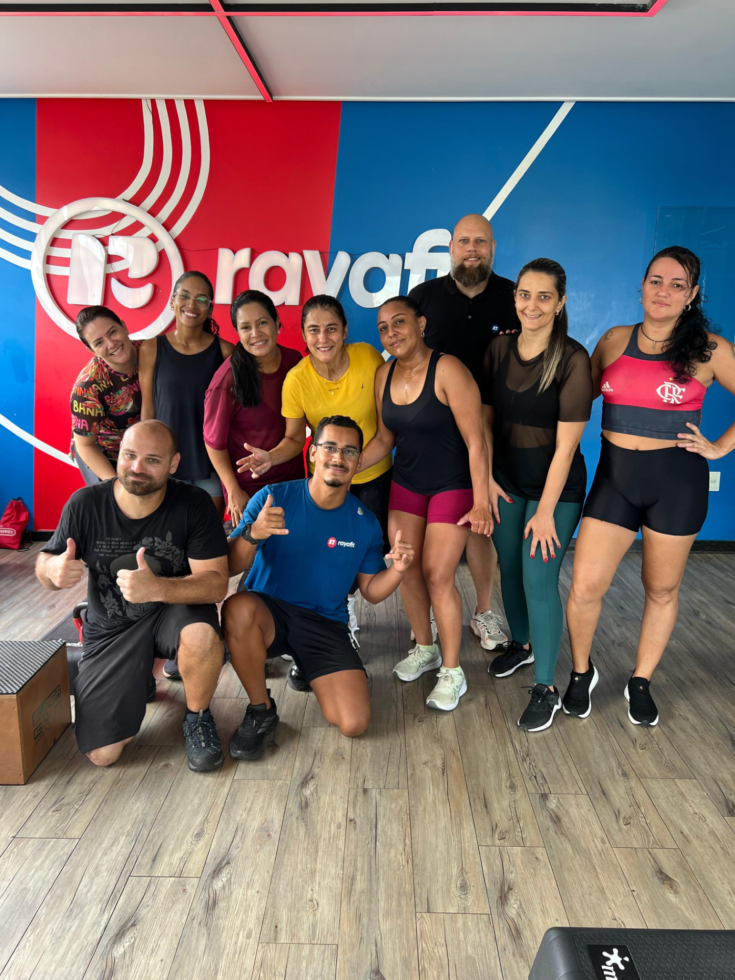 Alunas juntas durante o treino na Rayafit Ibes