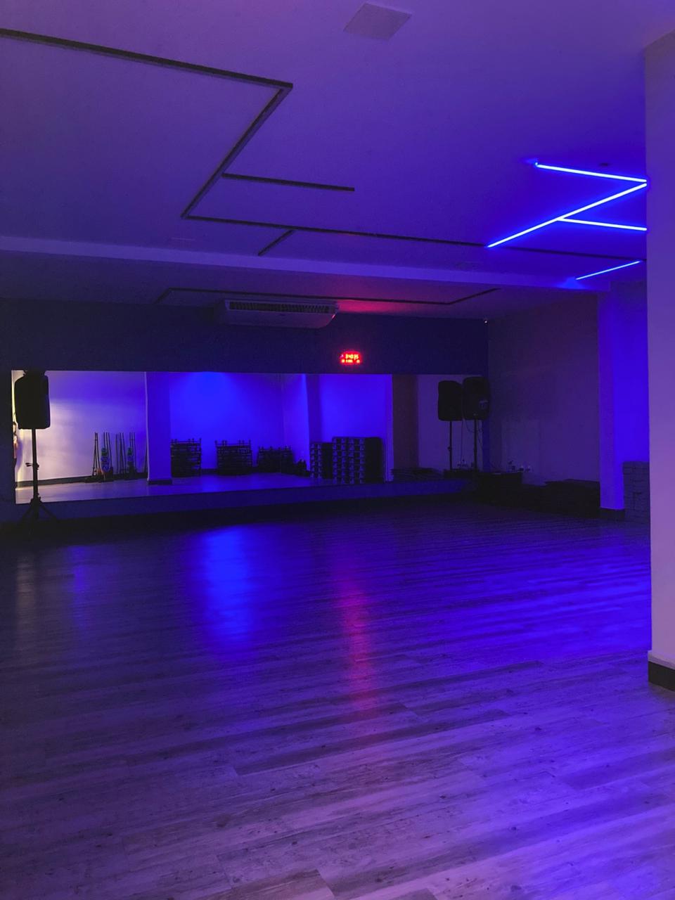 Sala dedicada a treinos acompanhados na Rayafit Itapuã