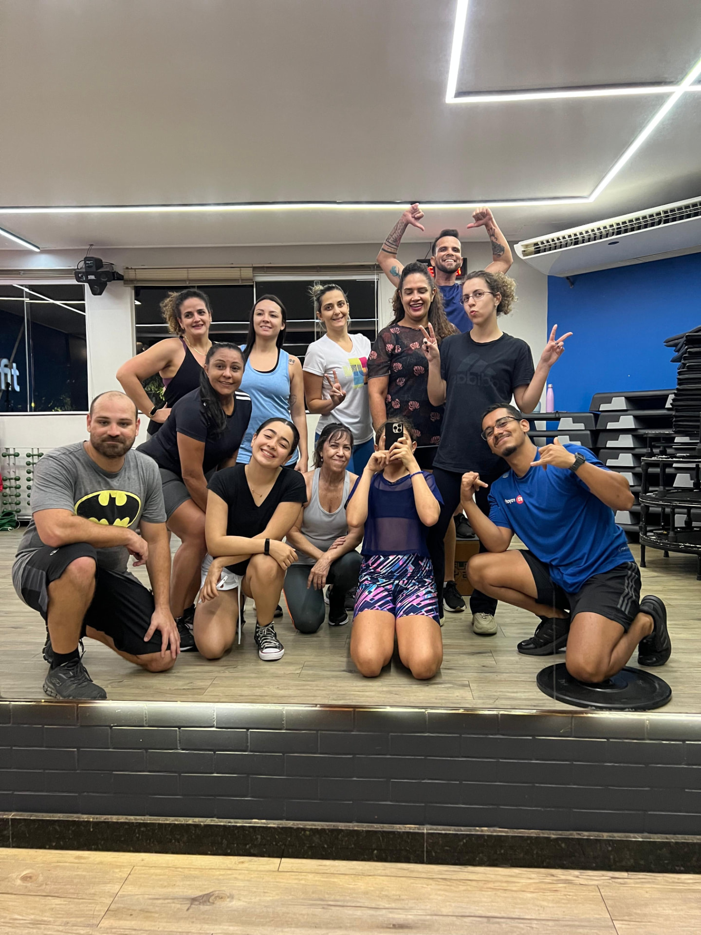 Alunas comemorando o fim do treino na Rayafit Ibes